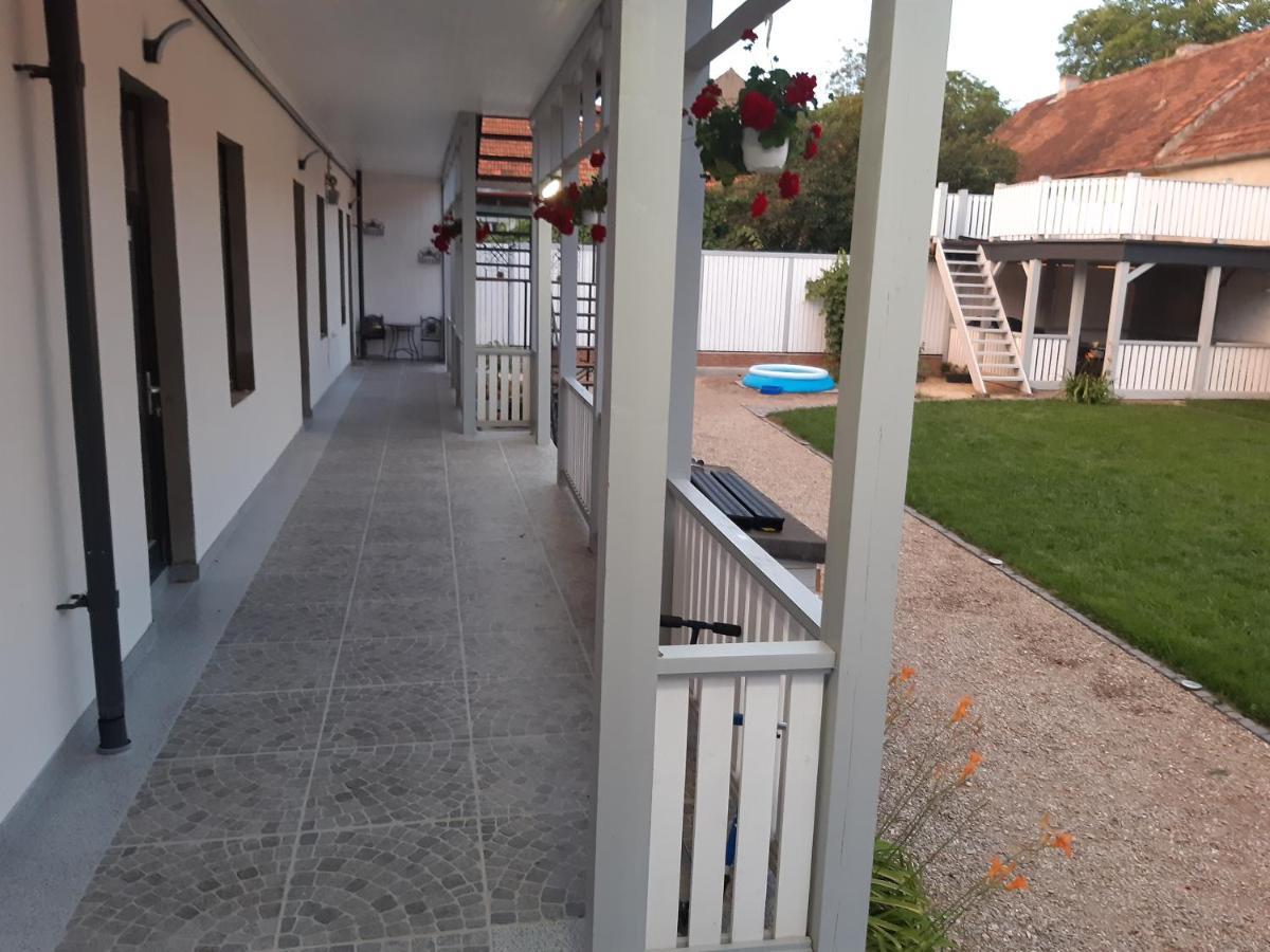 Casa J. Gusbeth Apartamento Braşov Exterior foto